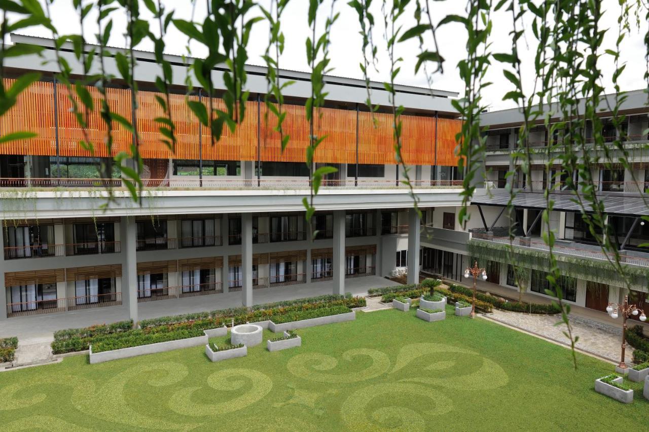 Fox Harris Hotel & Convention Banjarnegara ภายนอก รูปภาพ
